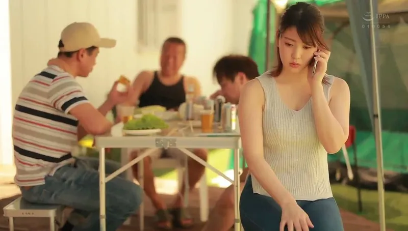 Chồng yêu khờ để bà xã tham gia sự kiện cắm trại với mấy gã gần nhà và cái kết